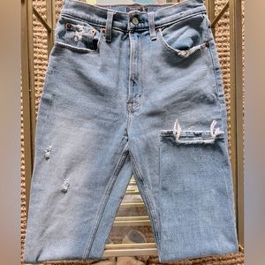 AF Ultra High Rise Mom Jeans, size 26/2 short